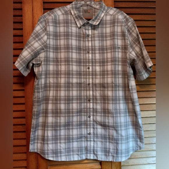 5.11 Tactical Short Sleeve Snap Men's Shirt Size L - Picture 1 of 11